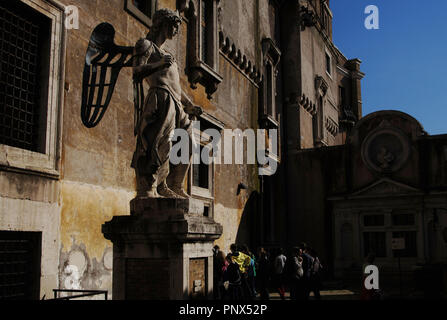 Italien. Rom. Erzengel Michael. Statue von Raffaello da Montelupo (1504-1566). 1544 Engelsburg. Stockfoto