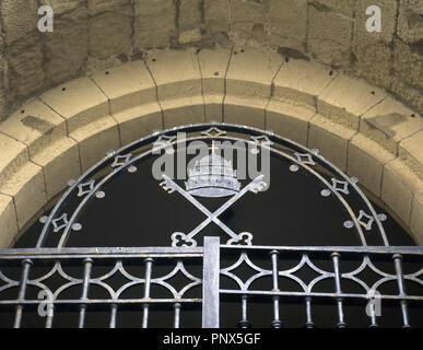 Las mejores de la Reja de La Puerta de Entrada de la Iglesia de San Pedro, probablemente construida entre los. XVI y XVII en el denominado Estilo gótico Vasco, que Es un Gótico letzte con influencia renacentista. ZUMAYA (zumaia). Estado de Guipúzcoa. País Vasco. Stockfoto