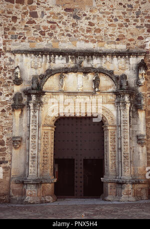 Spanien. Der Extremadura. Almendralejo. Plateresken Portal der Pfarrei Unserer Lieben Frau der Reinigung (16. Jahrhundert). Stockfoto