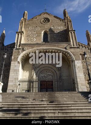 ARTE GOTICO. ESPAÑA. IGLESIA DEL MONASTERIO DE SAN JERONIMO EL REAL. Vista parcial del Exterior del Templo, fundado por los Reyes Católicos en el año 1503 y restaurado en siglos posteriores. MADRID. Stockfoto