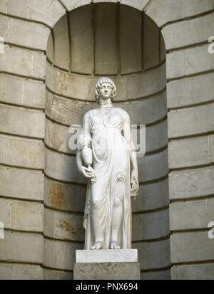 Spanien. Katalonien. Barcelona. Statue der Llotja für Asien von Francesc Bover (1769-1831). Neo-klassizistischen Stil. Skulpturale Gruppe namens "Die vier Kontinente. Stockfoto