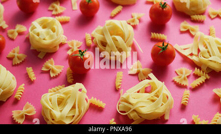 Teigwaren mit frischen Tomaten Stockfoto