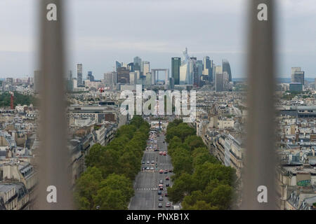 La Défense von Arc de Triomphe auf dem Dach gesehen Stockfoto