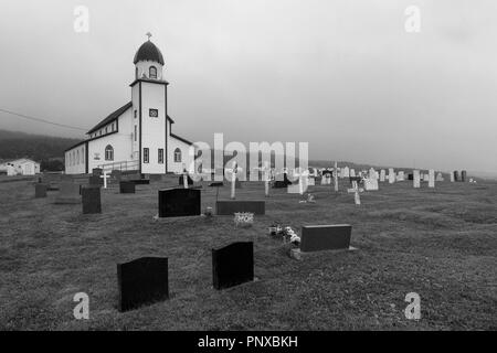 Äußere der Heiligen Dreifaltigkeit anglikanische Kirche und Friedhof auf dem Highway 406 in Codroy, Neufundland und Labrador Stockfoto