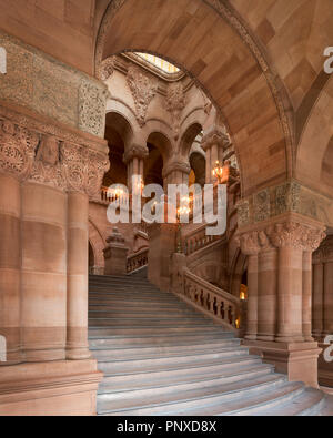 Die großen westlichen Treppe (oder 'Million Dollar Treppe") in der New York State Capitol Building in Albany, New York Stockfoto