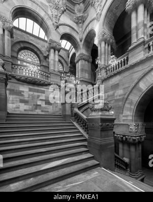 Die großen westlichen Treppe (oder 'Million Dollar Treppe") in der New York State Capitol Building bei State Street und Washington Avenue in Albanien Stockfoto