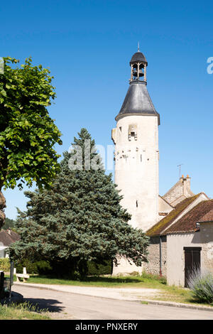 Der alte Wachturm oder La Tour du Guette in Cravant, Yonne, Burgund, Frankreich, Europa Stockfoto