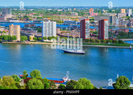 Anzeigen von Rotterdam Stadt und Fluss Nieuwe Maas Stockfoto