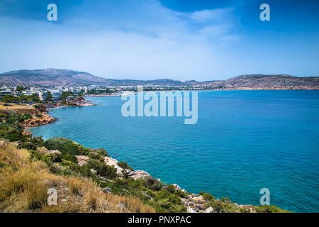 Panoramablick auf Varkiza Küste in Vari, Athen, Griechenland. Stockfoto