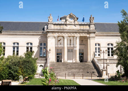 Palais de la Justice Gebäude in Auxerre, Burgund, Frankreich, Europa Stockfoto