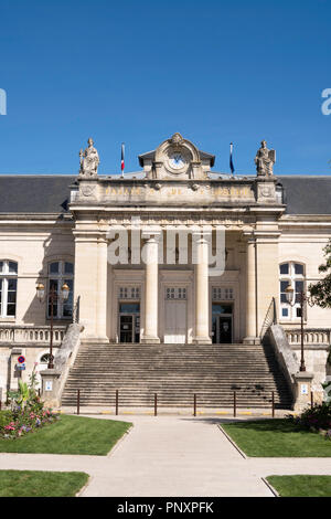 Palais de la Justice Gebäude in Auxerre, Burgund, Frankreich, Europa Stockfoto