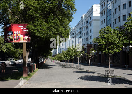 Taschkent, Usbekistan - Mai 01, 2017: Blick auf einer beliebten Straße in der Stadt Taschkent. Stockfoto