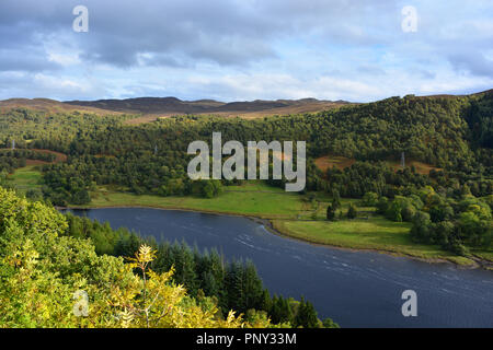 Loch Tummel von der Queen's View, einem berühmten Aussichtspunkt auf einem der kultigsten Panoramen in Schottland, Pitlochry, Perthshire suchen. Stockfoto