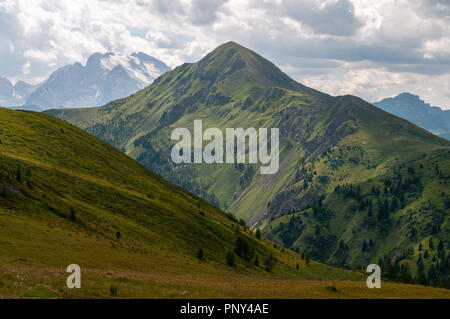 Eindruck von der Passo di Giau, im Querformat, an einem Sommernachmittag. Stockfoto