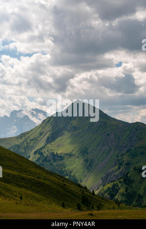 Eindruck von der Passo di Giau, im Querformat, an einem Sommernachmittag. Stockfoto