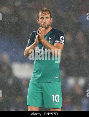 Tottenham Hotspur ist Harry Kane begrüßt Fans nach dem letzten während der Premier League Match an der AMEX Stadion, Brighton Pfeifen. Stockfoto