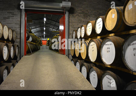 Edradour, die die kleinste (aber jetzt 2. Kleinste) Hochburg der handgefertigten Single Malt Whisky aus einer Farm Distillery noch in der Produktion heute bekannt. Stockfoto