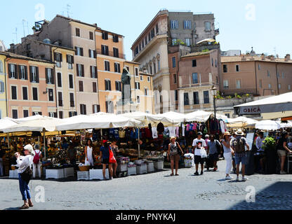 Eine populäre lokale Produkte Markt auf dem Campo de' Fiori qm in Rom. Stockfoto