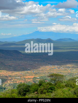 Mount Kilimanjaro von Namanga Stadt, Kenia Stockfoto