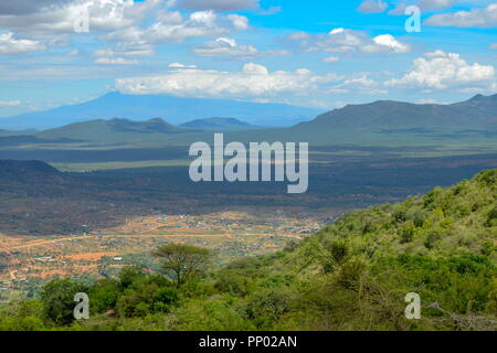 Mount Kilimanjaro von Namanga Stadt, Kenia Stockfoto