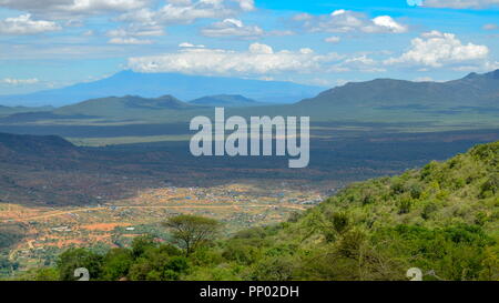 Mount Kilimanjaro von Namanga Stadt, Kenia Stockfoto