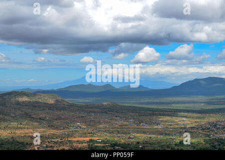 Mount Kilimanjaro von Namanga Stadt, Kenia Stockfoto