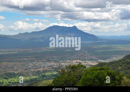 Mount Longido in Tansania von der Spitze des Mount Ol Doinyo Orok, Namanga, Kenia Stockfoto