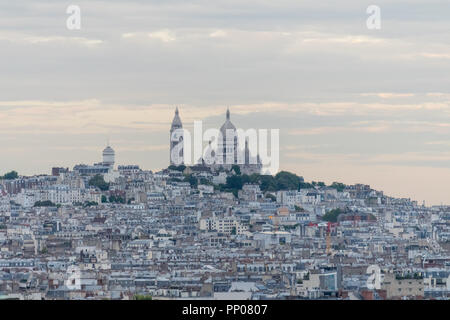 Basilique du Sacré-coeur, von Arc de Triomphe auf dem Dach gesehen Stockfoto