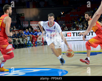 Joffrey Lauvergne (Frankreich) gegen Ricky Rubio und Marc Gasol (Spanien). FIBA Basketball Wm Spanien 2014 Stockfoto