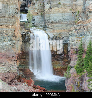 Wasserfall in der Schlucht der North Fork Blackfoot River in der Sündenbock Wüste in der Nähe von Ovando, Montana Stockfoto