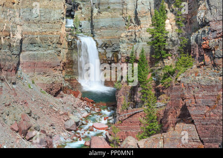 Wasserfall in der Schlucht der North Fork Blackfoot River in der Sündenbock Wüste in der Nähe von Ovando, Montana Stockfoto