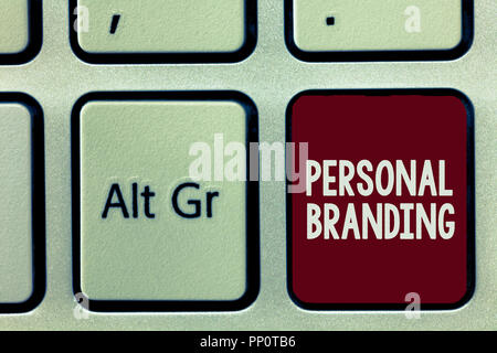Schreiben Hinweis anzeigen Personal Branding. Business Photo Marketing präsentieren sich und ihre Karrieren als Marken. Stockfoto