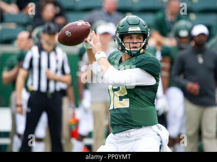 Waco, Texas, USA. 22 Sep, 2018. Baylor Bears Quarterback Charlie Brewer (12) fällt für ein Pass in der 1. Hälfte des NCAA Football Spiel zwischen den Kansas Jayhawks und das Baylor Bären an McLane Stadion in Waco, Texas. Matthew Lynch/CSM/Alamy Live News Credit: Cal Sport Media/Alamy leben Nachrichten Stockfoto