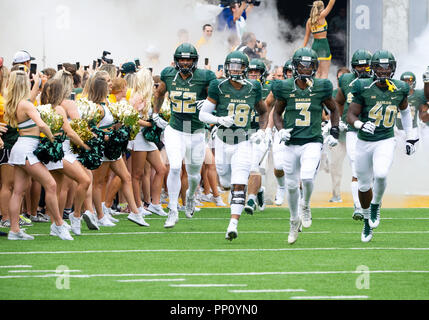 Waco, Texas, USA. 22 Sep, 2018. Baylor Bears Spieler auf das Feld vor während der NCAA Football Spiel zwischen den Kansas Jayhawks und das Baylor Bären an McLane Stadion in Waco, Texas. Matthew Lynch/CSM/Alamy Live News Credit: Cal Sport Media/Alamy leben Nachrichten Stockfoto