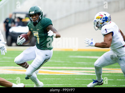 Waco, Texas, USA. 22 Sep, 2018. Baylor Bears zurück laufen John Lovett (7) eilt der Kugel während der ersten Hälfte der NCAA Football Spiel zwischen den Kansas Jayhawks und das Baylor Bären an McLane Stadion in Waco, Texas. Matthew Lynch/CSM/Alamy Live News Credit: Cal Sport Media/Alamy leben Nachrichten Stockfoto