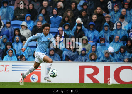 Cardiff, Großbritannien. 22 Sep, 2018. Leroy Sane von Manchester City in Aktion. Premier League match, Cardiff City v Manchester City an der Cardiff City Stadion am Samstag, den 22. September 2018. Dieses Bild dürfen nur für redaktionelle Zwecke verwendet werden. Nur die redaktionelle Nutzung, eine Lizenz für die gewerbliche Nutzung erforderlich. Keine Verwendung in Wetten, Spiele oder einer einzelnen Verein/Liga/player Publikationen. pic von Andrew Obstgarten/Andrew Orchard sport Fotografie/Alamy Live news Credit: Andrew Orchard sport Fotografie/Alamy leben Nachrichten Stockfoto