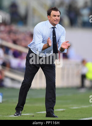 Florenz, Italien. 22 Sep, 2018. SPAL's Head Coach Leonardo Semplici Gesten während einer Serie ein Fußballspiel zwischen Fiorentina und SPAL in Florenz, Italien, Sept. 22, 2018. Fiorentina gewann 3-0. Credit: Alberto Lingria/Xinhua/Alamy leben Nachrichten Stockfoto