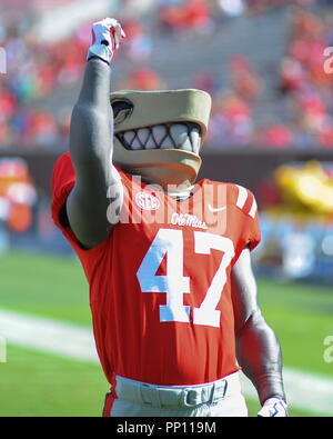 Oxford, MS, USA. 22 Sep, 2018. Ole Miss Maskottchen, landshark Tony, während der NCAA DI Spiel an - Vaught Hemingway Stadium in Oxford, MS. Ole Miss besiegt Kent Zustand, 38-17. Kevin Langley/CSM/Alamy Live News Credit: Cal Sport Media/Alamy leben Nachrichten Stockfoto