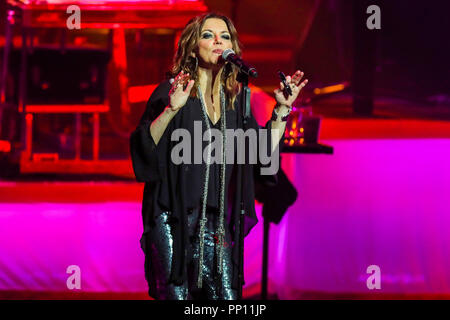 Durham, North Carolina, USA. 2 Mär, 2017. Musik Künstler MARTINA MCBRIDE führt in Durham, North Carolina als Teil ihrer Tour 2017-18. Martina Mariea McBride ist eine US-amerikanische Country Music singer-songwriter und Musikproduzent. Sie ist für ihre Sopran singen bekannte und ihr Land pop Material. Credit: Andy Martin jr./ZUMA Draht/Alamy leben Nachrichten Stockfoto