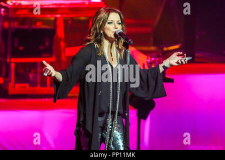 Durham, North Carolina, USA. 2 Mär, 2017. Musik Künstler MARTINA MCBRIDE führt in Durham, North Carolina als Teil ihrer Tour 2017-18. Martina Mariea McBride ist eine US-amerikanische Country Music singer-songwriter und Musikproduzent. Sie ist für ihre Sopran singen bekannte und ihr Land pop Material. Credit: Andy Martin jr./ZUMA Draht/Alamy leben Nachrichten Stockfoto