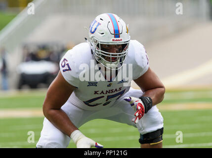 Waco, Texas, USA. 22 Sep, 2018. Kansas Jayhawks Offensive Lineman Kevin Feder (67) in einer Haltung während der zweiten Hälfte der NCAA Football Spiel zwischen den Kansas Jayhawks und das Baylor Bären an McLane Stadion in Waco, Texas. Matthew Lynch/CSM/Alamy Live News Credit: Cal Sport Media/Alamy leben Nachrichten Stockfoto