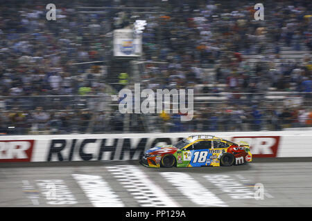 Richmond, Virginia, USA. 22 Sep, 2018. Kyle Busch (18) gewinnt die Federated Auto Parts 400 Richmond Raceway in Richmond, Virginia. Quelle: Chris Owens Asp Inc/ASP/ZUMA Draht/Alamy leben Nachrichten Stockfoto