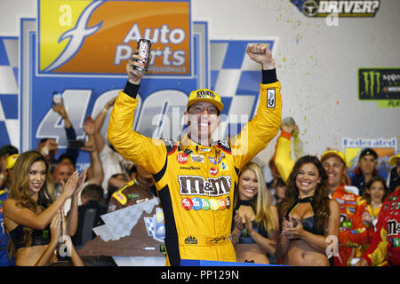 Richmond, Virginia, USA. 22 Sep, 2018. Kyle Busch (18) gewinnt die Federated Auto Parts 400 Richmond Raceway in Richmond, Virginia. Quelle: Chris Owens Asp Inc/ASP/ZUMA Draht/Alamy leben Nachrichten Stockfoto