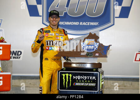 Richmond, Virginia, USA. 22 Sep, 2018. Kyle Busch (18) gewinnt die Federated Auto Parts 400 Richmond Raceway in Richmond, Virginia. Quelle: Chris Owens Asp Inc/ASP/ZUMA Draht/Alamy leben Nachrichten Stockfoto
