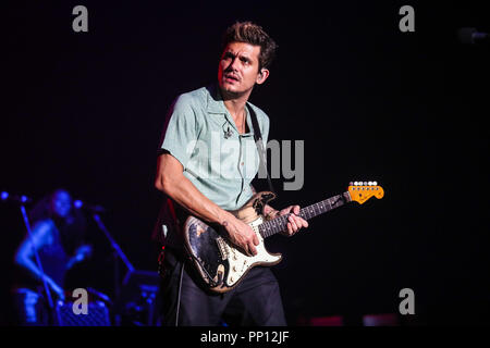 Raleigh, North Carolina, USA. 16 Aug, 2017. Musik Künstler JOHN MAYER führt in Raleigh, North Carolina als Teil seiner Tour 2017. John Clayton Mayer ist ein US-amerikanischer Sänger und Songwriter, Gitarrist und Musikproduzent. Credit: Andy Martin jr./ZUMA Draht/Alamy leben Nachrichten Stockfoto