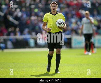 Kiel, Deutschland. 22 Sep, 2018. firo: 22.09.2018 Fußball, Saison 2018/2019 2.Bundesliga: Holstein Kiel - VfL Bochum Schiedsrichter Tobias Reichel | Verwendung der weltweiten Kredit: dpa/Alamy leben Nachrichten Stockfoto