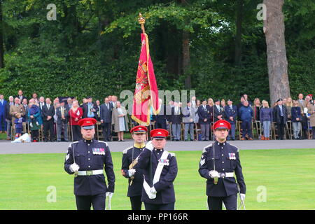 Bramham Park, Großbritannien. 22 Sep, 2018. Seine königliche Hoheit Prinz von Wales Besuch in Bramham Park eine Weihe Service zu besuchen und die Königinnen, die eigenen Yeomanry mit einem neuen Guidon zu präsentieren. Credit: Yorkshire Pics/Alamy leben Nachrichten Stockfoto