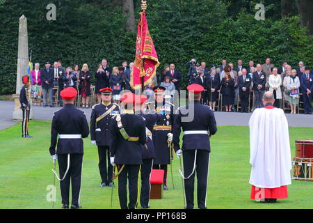 Bramham Park, Großbritannien. 22 Sep, 2018. Seine königliche Hoheit Prinz von Wales Besuch in Bramham Park eine Weihe Service zu besuchen und die Königinnen, die eigenen Yeomanry mit einem neuen Guidon zu präsentieren. Credit: Yorkshire Pics/Alamy leben Nachrichten Stockfoto