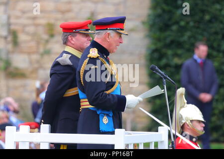 Bramham Park, Großbritannien. 22 Sep, 2018. Seine königliche Hoheit Prinz von Wales Besuch in Bramham Park eine Weihe Service zu besuchen und die Königinnen, die eigenen Yeomanry mit einem neuen Guidon zu präsentieren. Credit: Yorkshire Pics/Alamy leben Nachrichten Stockfoto