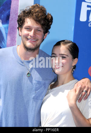Kalifornien, USA. 22. September 2018. Schauspieler Brett Dier und Schauspielerin Haley Lu Richardson an Warner Bros. Pictures und Warner Animation Group präsentiert eine Zaftig der Filme Produktion mallfoot' am 22. September 2018 im Regency Dorf Theater in Westwood, Kalifornien. Foto von Barry King/Alamy leben Nachrichten Stockfoto